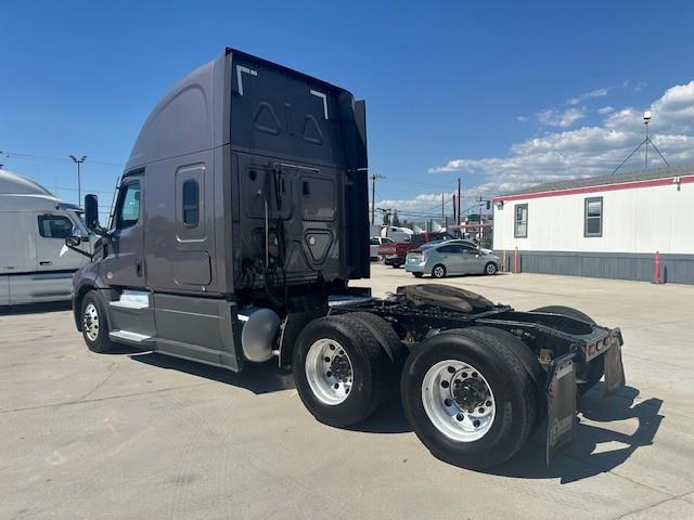 2021 Freightliner Cascadia-1