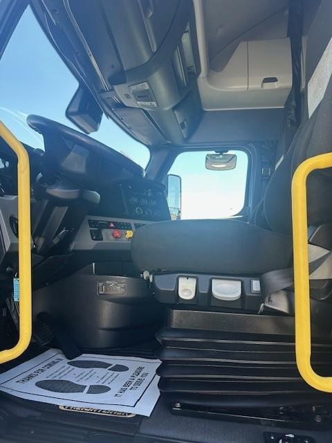 2021 Freightliner Cascadia-4