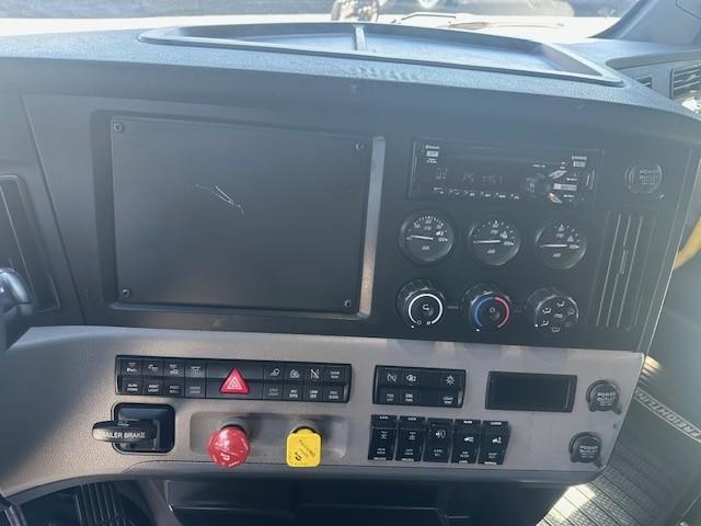 2021 Freightliner Cascadia-9
