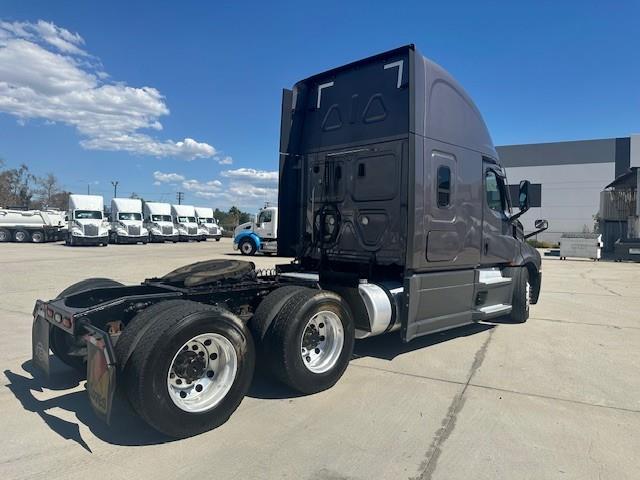 2021 Freightliner Cascadia-12