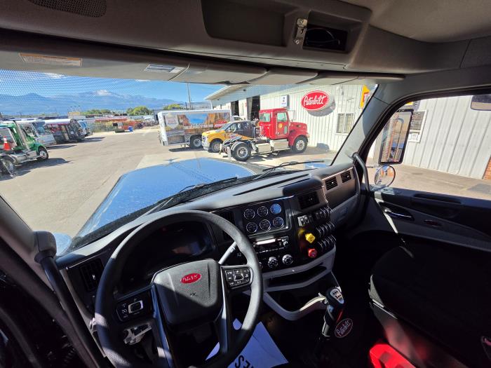 2027 Peterbilt 589-12