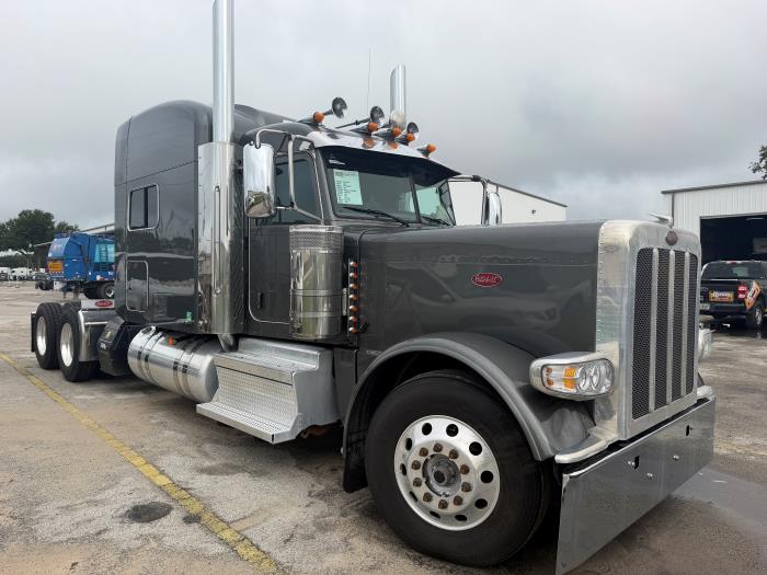 2023 Peterbilt 389-0
