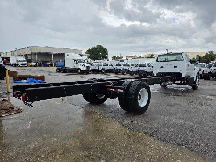 2027 Ford F-750 — photo 6