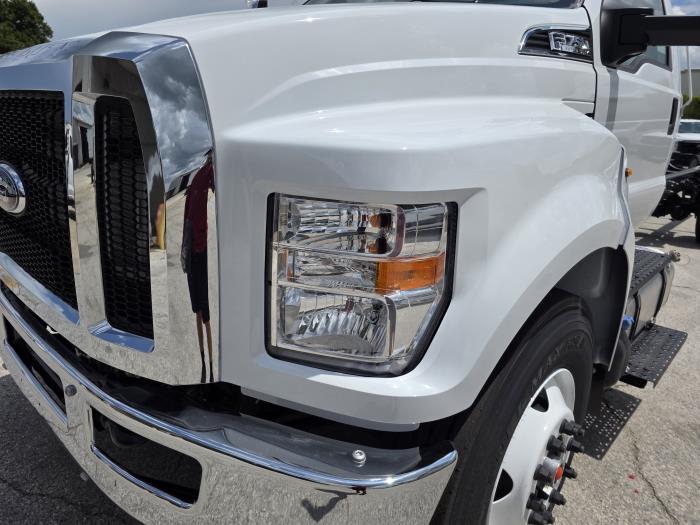 2027 Ford F-750-9