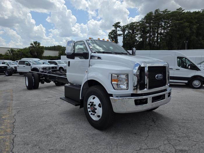 2027 Ford F-750-3