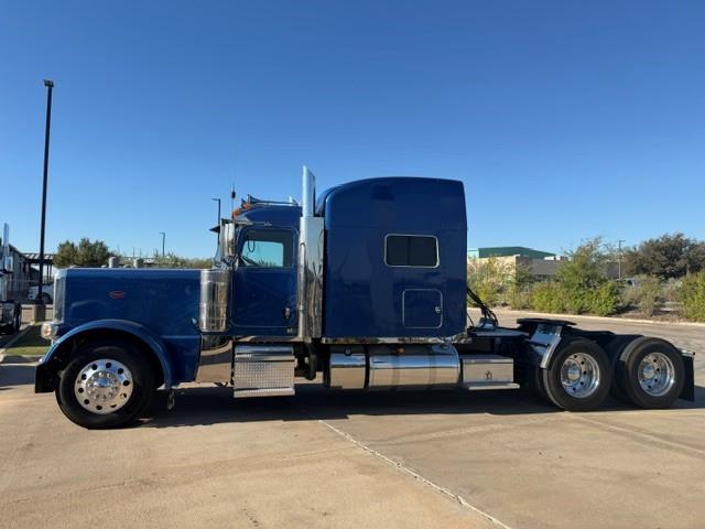 2023 Peterbilt 389-2