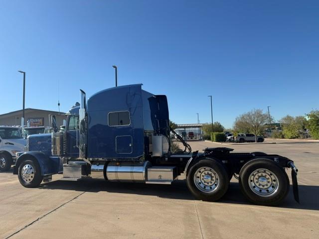 2023 Peterbilt 389-3