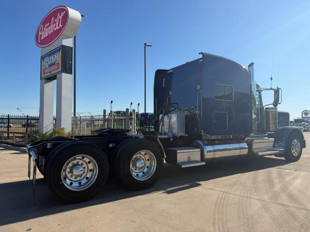 2023 Peterbilt 389-6