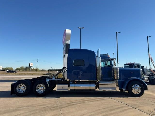 2023 Peterbilt 389-7