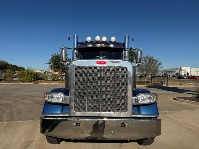 2023 Peterbilt 389-10