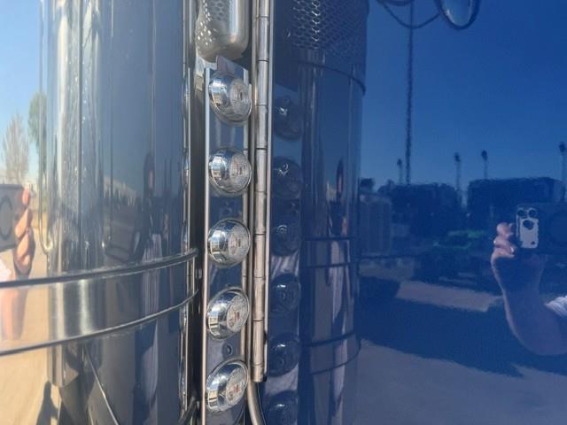 2023 Peterbilt 389-33