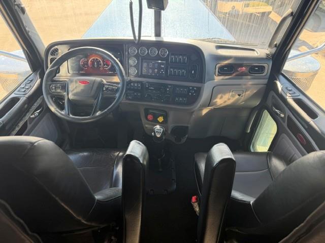 2023 Peterbilt 389-54