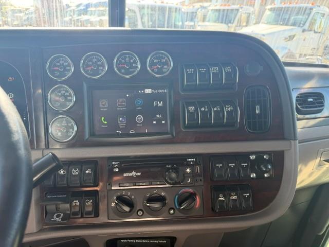 2023 Peterbilt 389-61