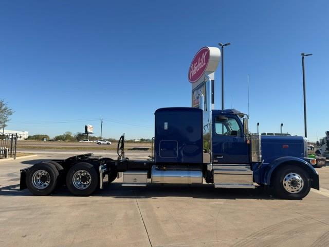 2027 Peterbilt 589-7