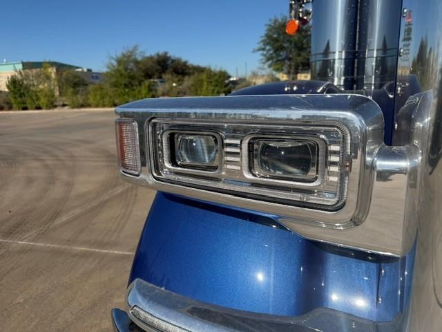 2027 Peterbilt 589-12