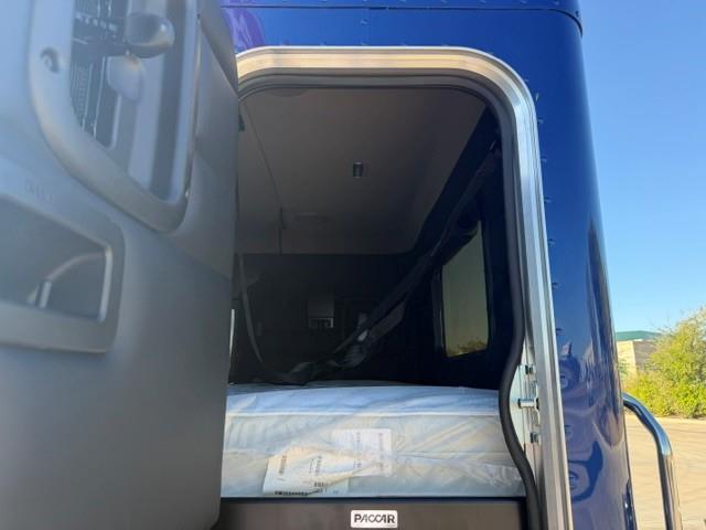 2027 Peterbilt 589-22