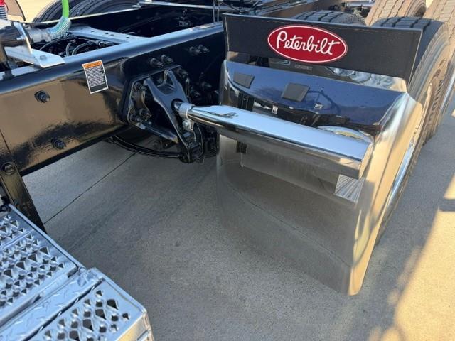 2027 Peterbilt 589-28