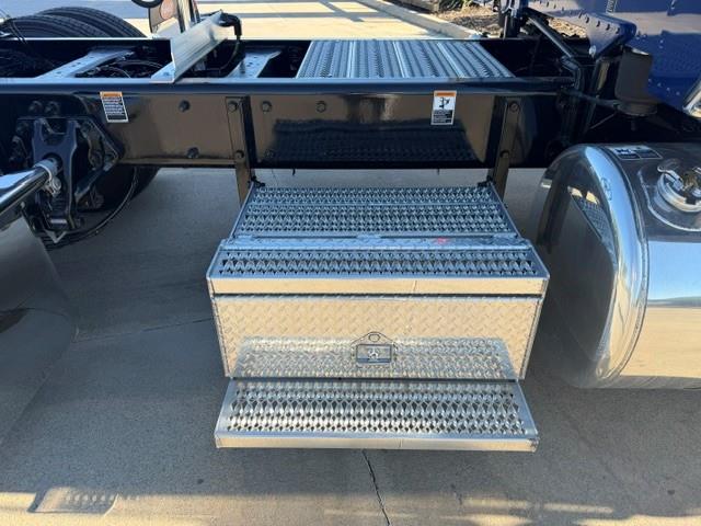2027 Peterbilt 589-31