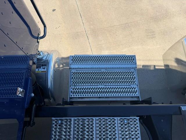 2027 Peterbilt 589-36