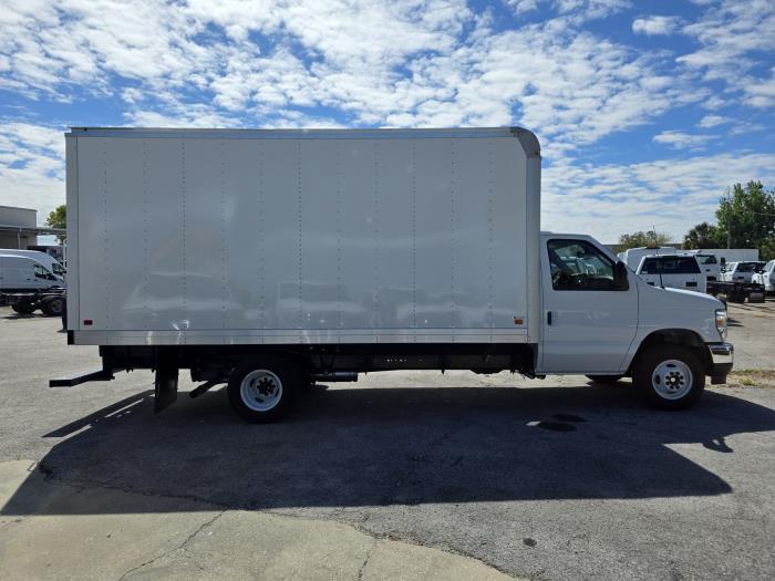 2027 Ford E-450-4