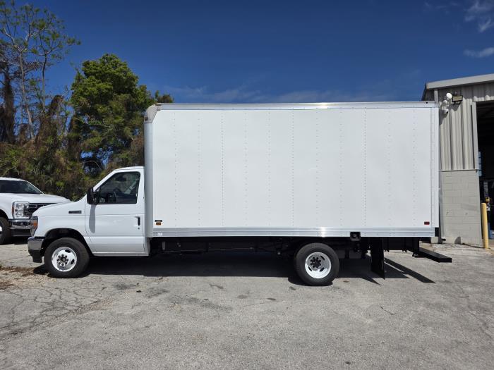 2027 Ford E-450-8