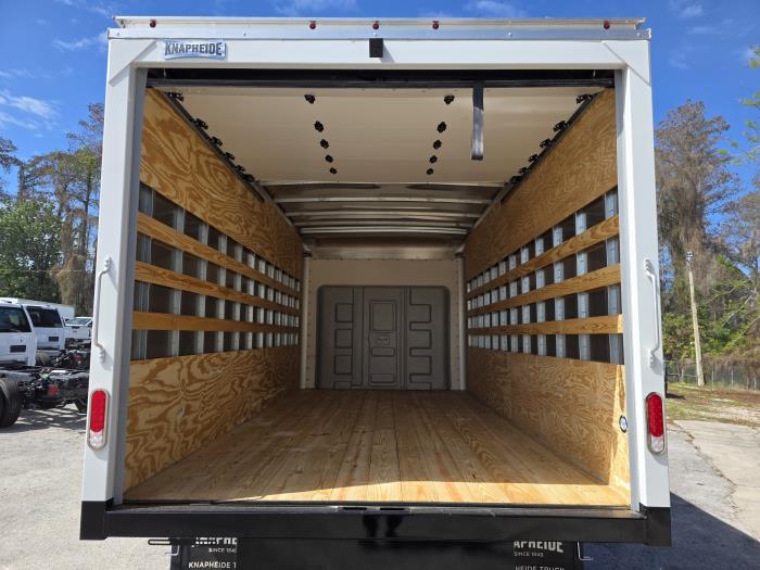 2027 Ford E-450-9
