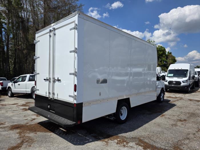 2027 Ford E-450-5