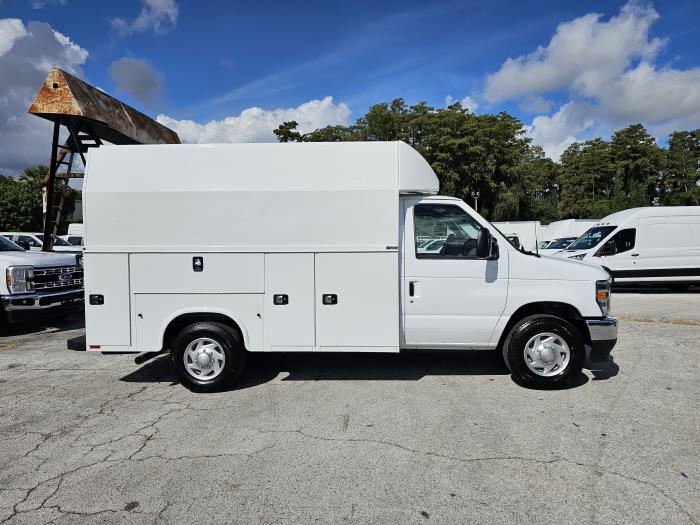 2027 Ford E-350-4