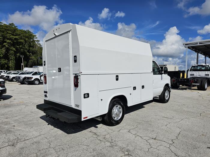2027 Ford E-350-5