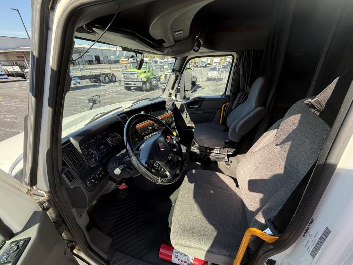 2022 International LT625-10