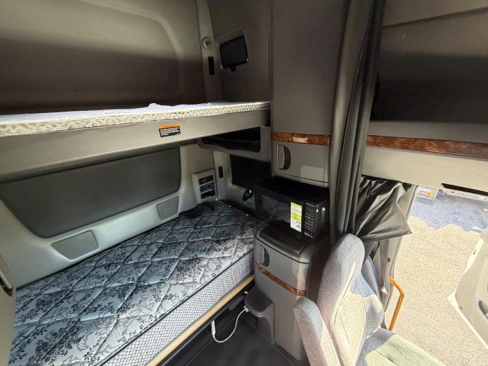 2022 International LT625-15