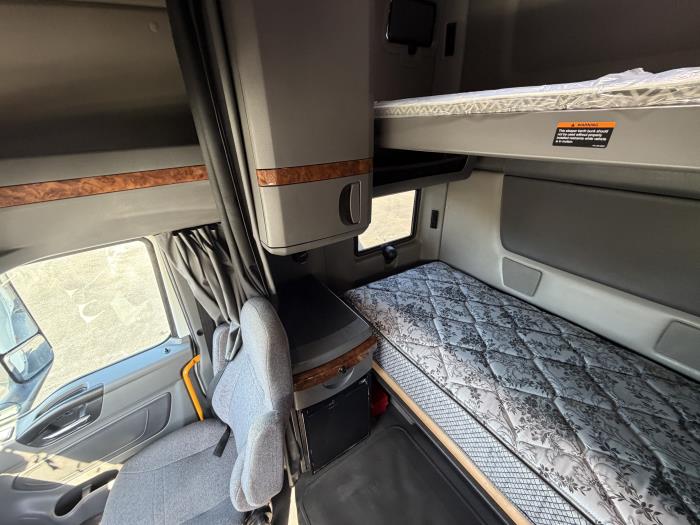 2022 International LT625-17