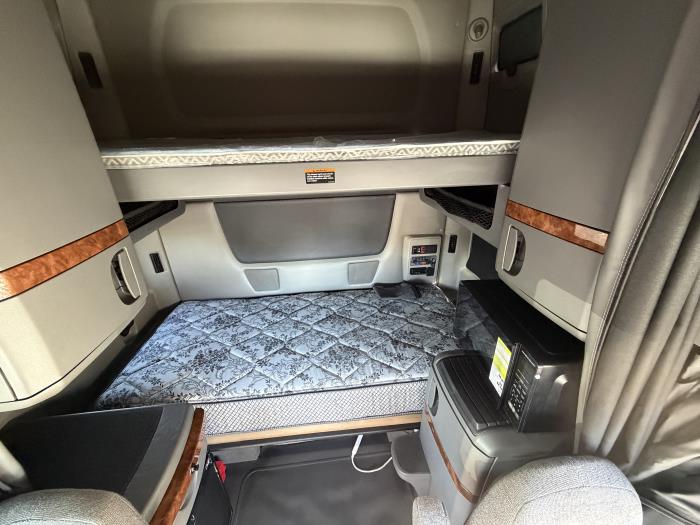 2022 International LT625-15