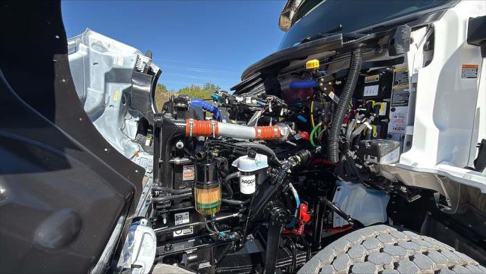 2027 Peterbilt 548-16