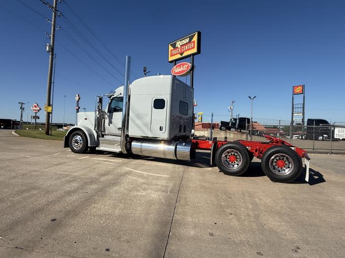 2027 Peterbilt 589-9