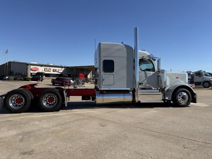 2027 Peterbilt 589-17