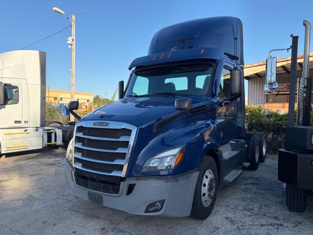 2022 Freightliner Cascadia-0