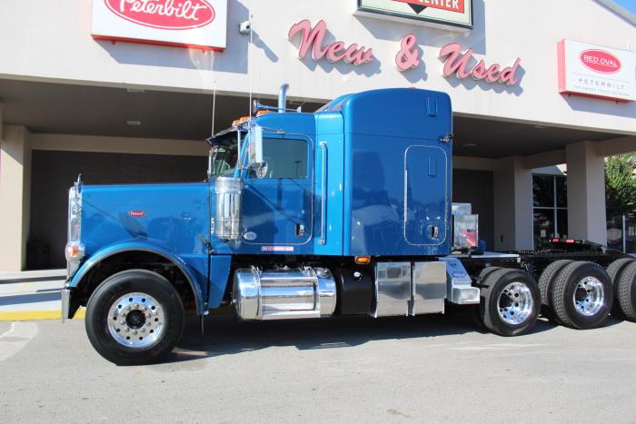 2022 Peterbilt 389-2