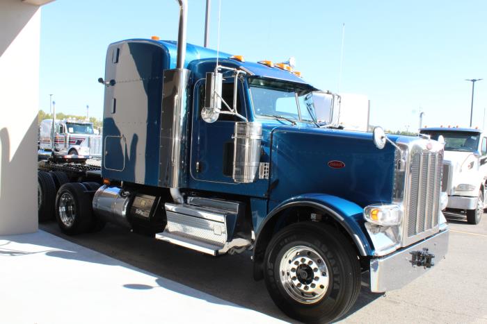 2022 Peterbilt 389-8