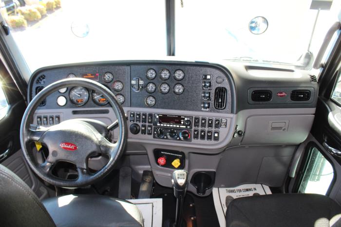 2022 Peterbilt 389-16