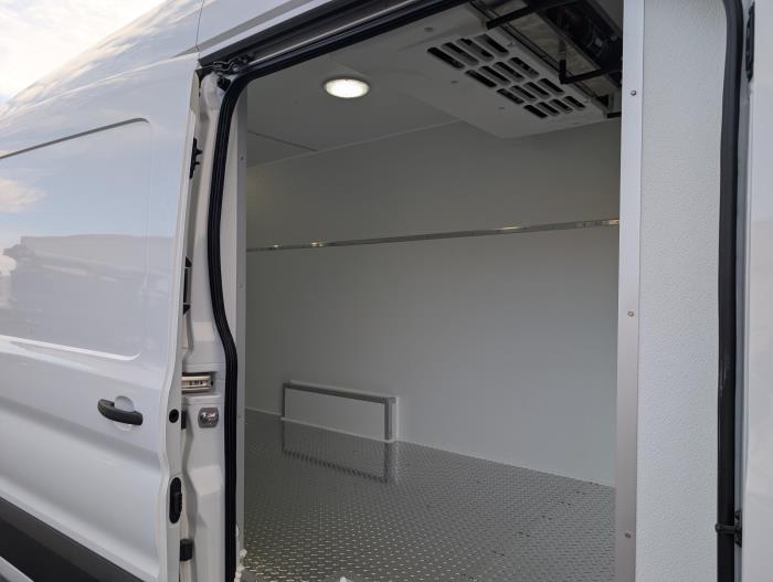 2026 Ford Transit-250-9