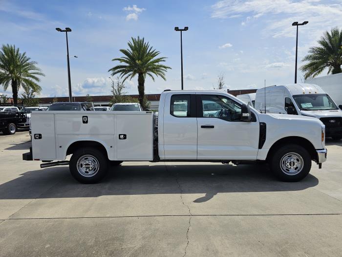 2027 Ford F-250-4