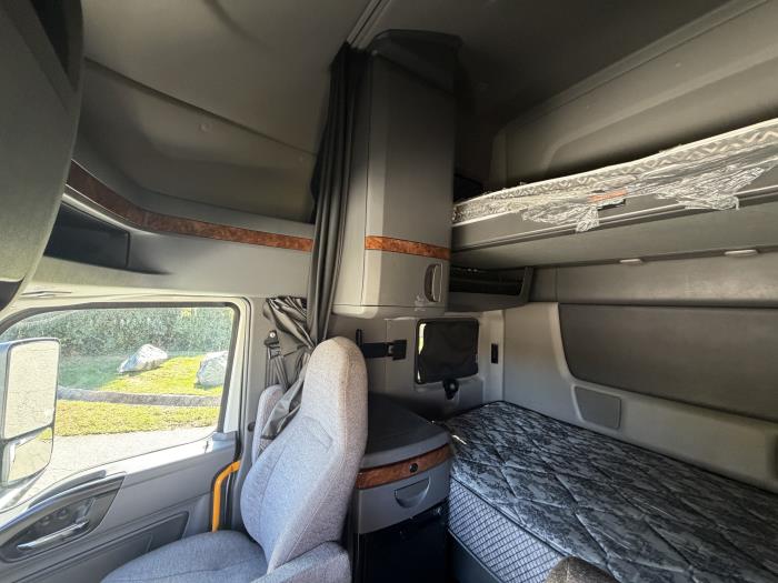 2022 International LT625-15