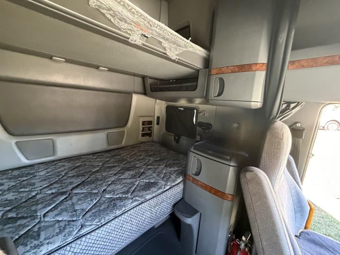 2022 International LT625-16