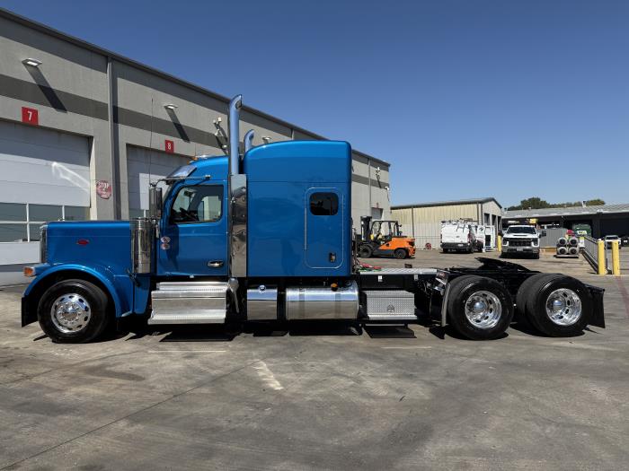 2027 Peterbilt 589-4