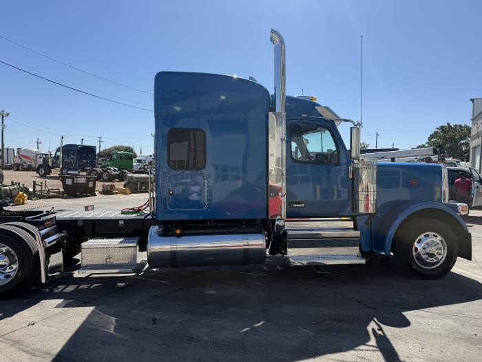 2027 Peterbilt 589-10