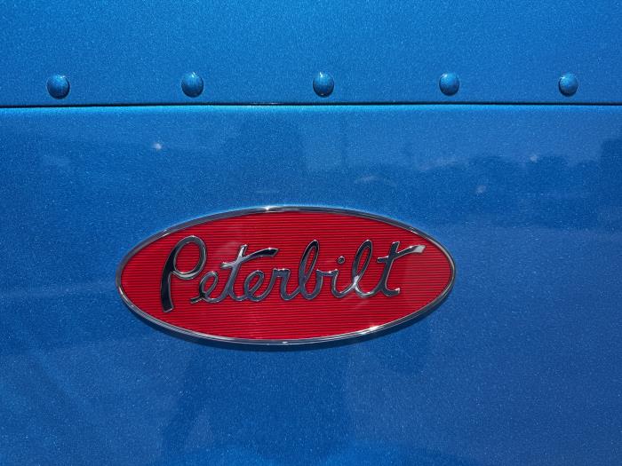 2027 Peterbilt 589-16