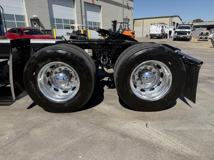 2027 Peterbilt 589-18
