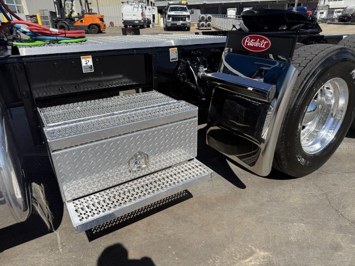 2027 Peterbilt 589-20