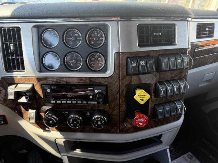 2027 Peterbilt 589-35